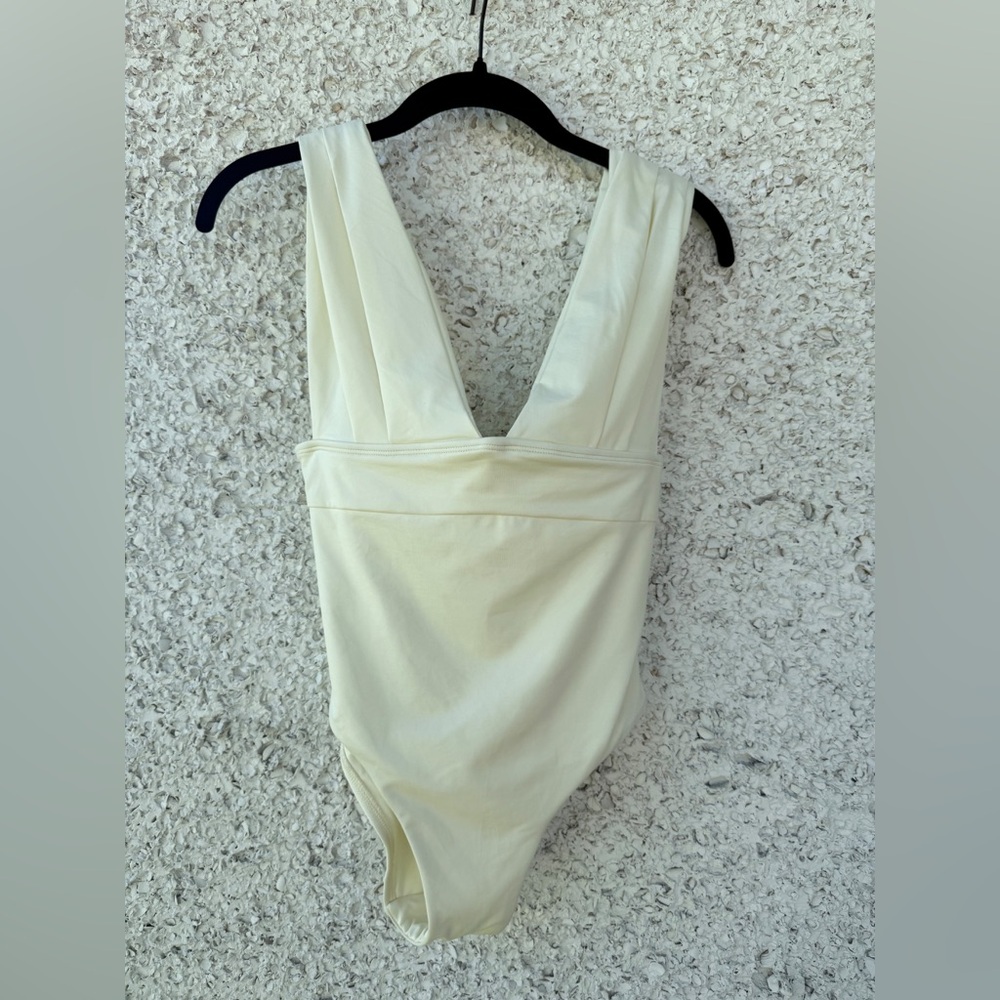 ✨NWT✨ ARUBA Ivory One Piece Monday Swimwear